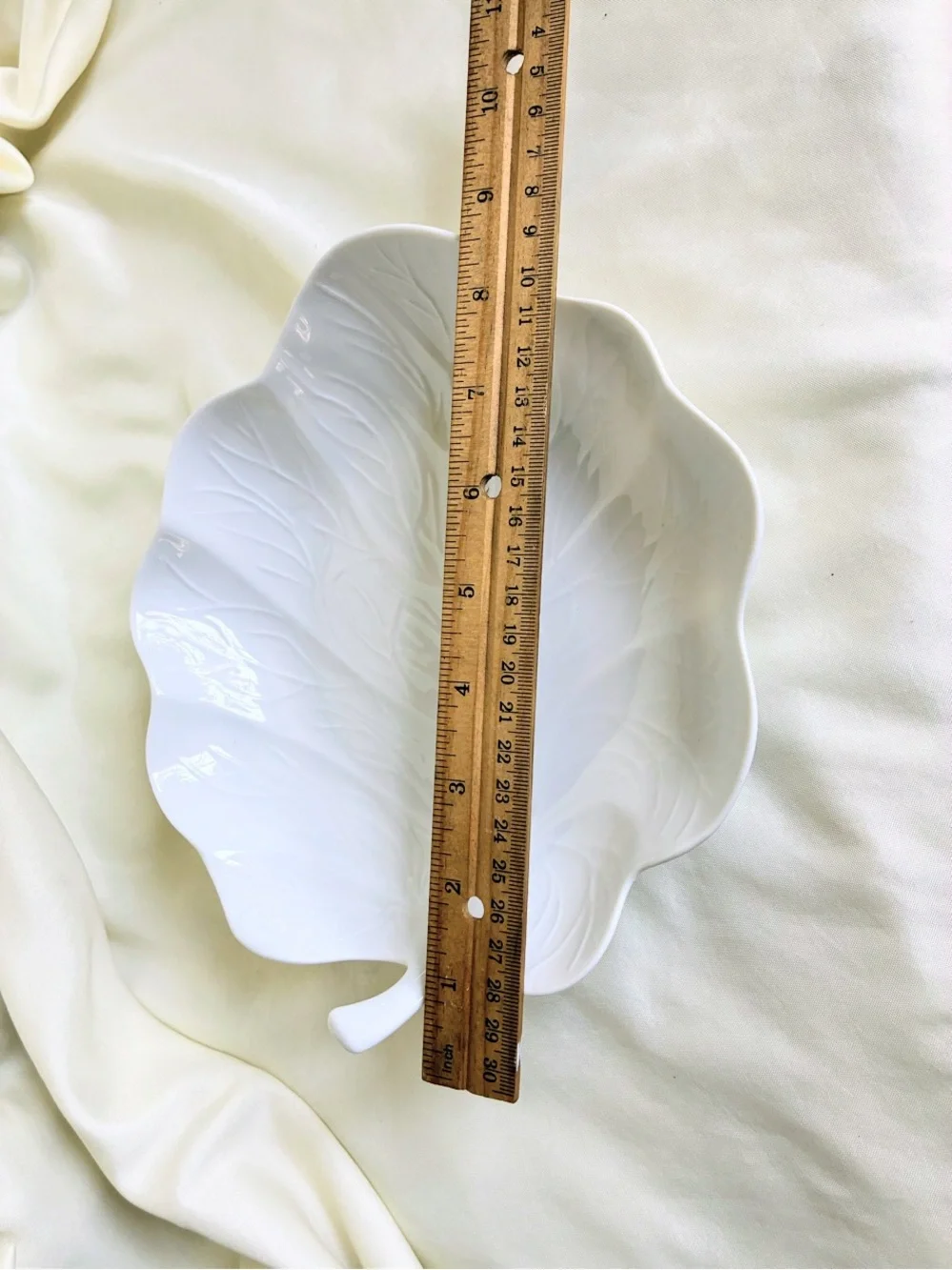 Crate & Barrel Leaf Dish/Bowl 5.25